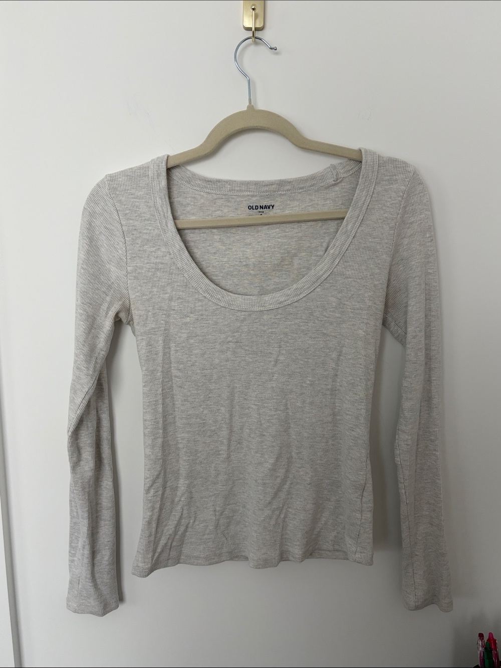Old Navy Light Gray Scoop-Neck Long Sleeve Tee